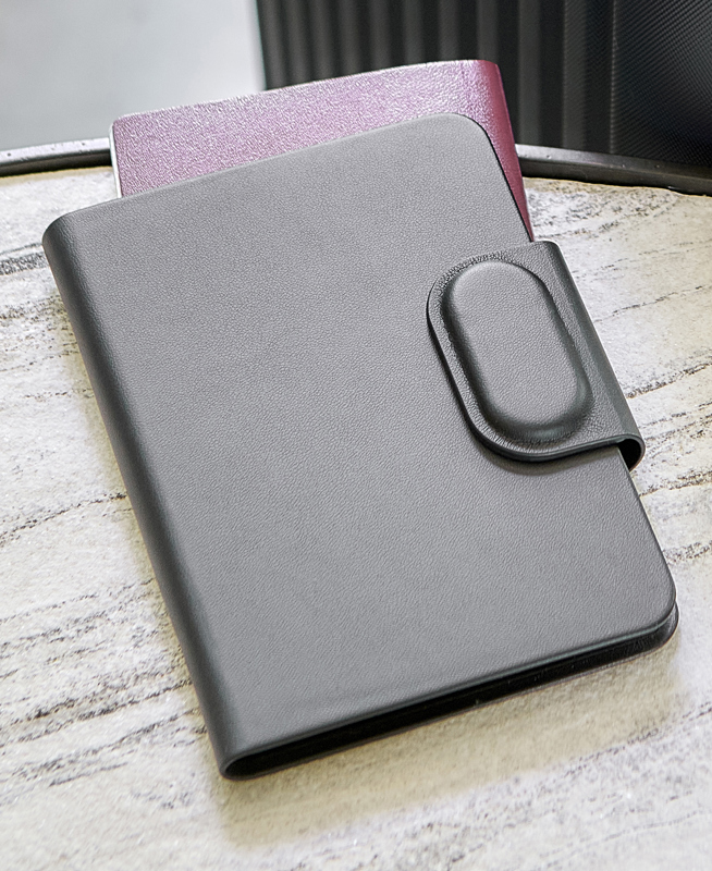 Recycled PU passport holder (Built-in Apple Find My) 1267659_001 (Black)