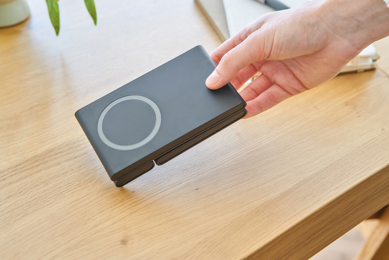 Recycled 3-in-1 magnetic wireless charger 1351337_001 (Black)