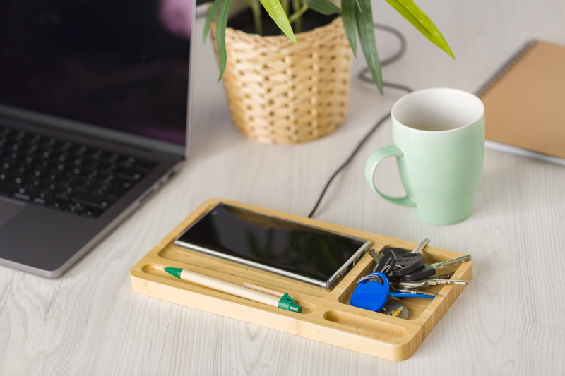 Bamboo desk organiser and charger 608329_lif