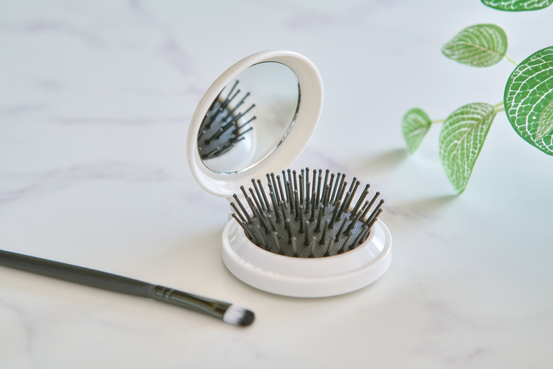 Brush and mirror in a recycled case 1349502_002 (White)